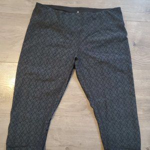 prAna Women's Gray/Black Jacquard Misty Knicker Capri Leggings. Sz M